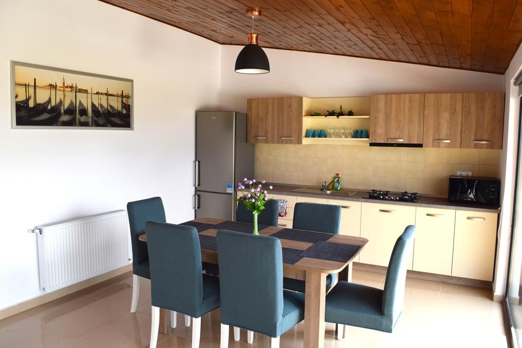 Sanderson Apartments Меркуря-Чук Экстерьер фото